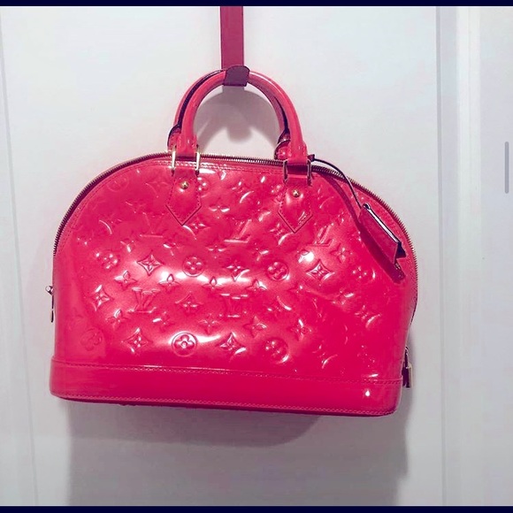 Louis Vuitton Handbags - Louis Vuitton purse (comes with original LV bag)